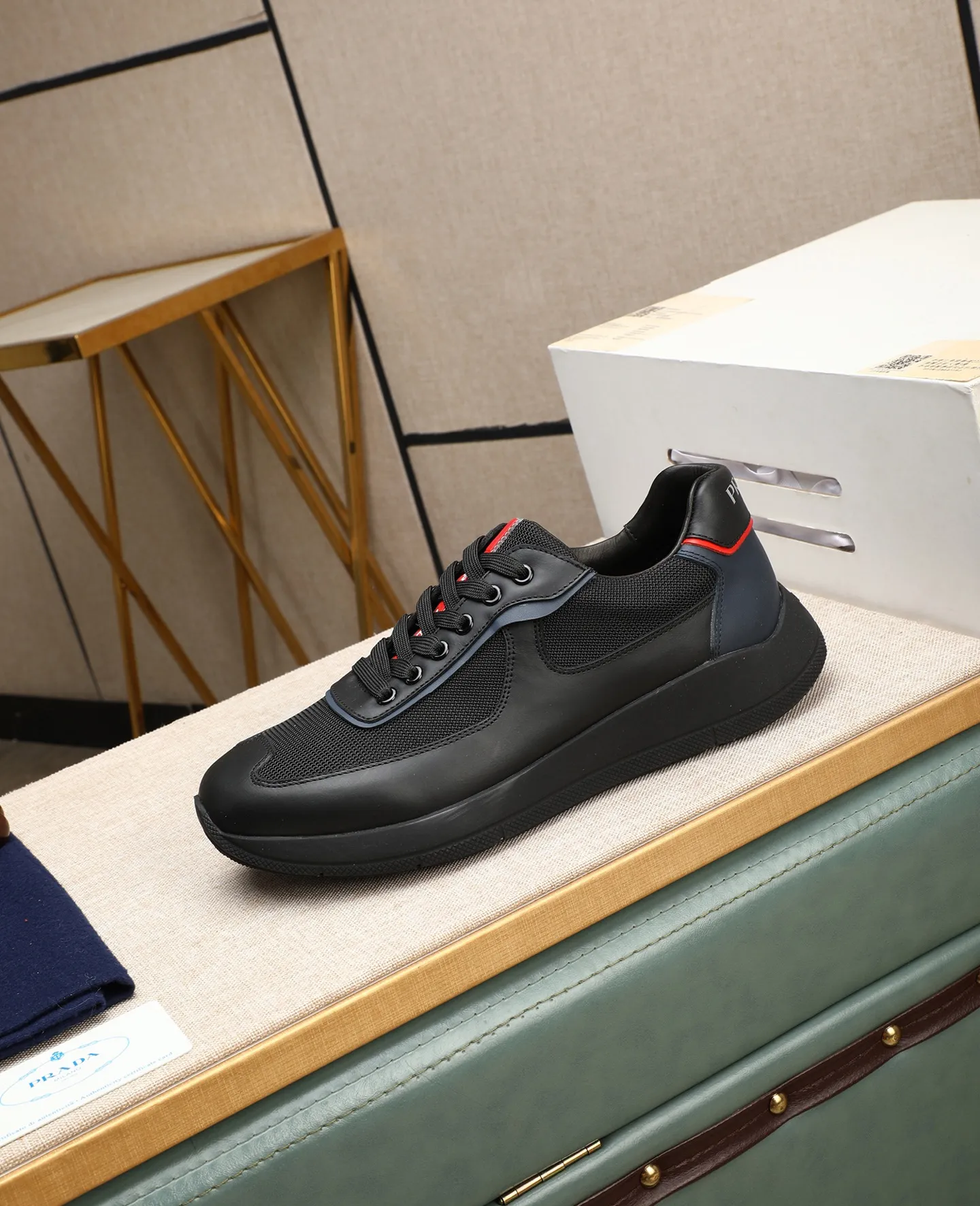 Men's shoes 💰600 Top quality New hot models on the official website, timeless for a century, 🆘 Trendy brand (Prada) mainly promotes hot models, avant-garde and versatile fashion men's shoes private version molding, cowhide surface splicing 1:1 oil edge treatment... fashionable and simple, original imported cowhide lining cowhide feet; the atmosphere and personality are more fashionable, eye-catching and pursuing class, it will subvert the old idea and be a must-have for fashion trendsetters with you! Must keep it for yourself! High-end comfort, high-end quality workmanship. Size: 38-44 Various colors available. full package